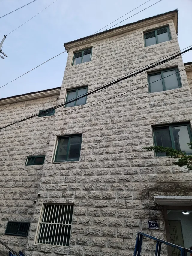 건물 외벽 판넬 이음새 코킹 제거 시공 후 모습