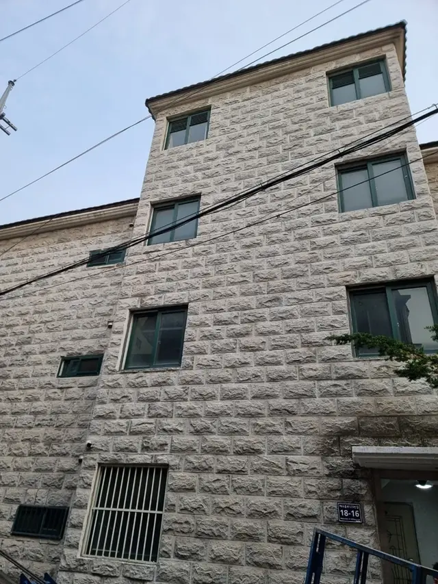 석재 블록 외벽 실리콘 자국 제거 시공 후 모습